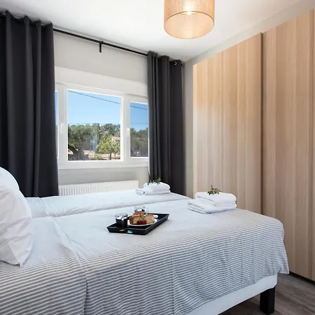 Endless Summer Retreats By Paradise Villa Kouramaditika