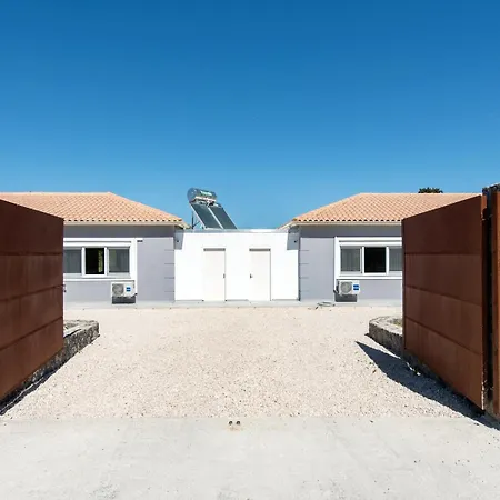 Endless Summer Retreats By Paradise * Kouramaditika