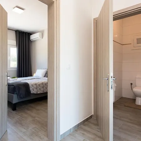 Endless Summer Retreats By Paradise Vilă