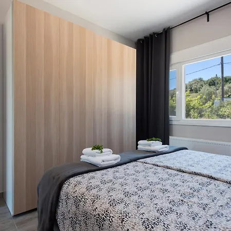 Endless Summer Retreats By Paradise * Kouramaditika